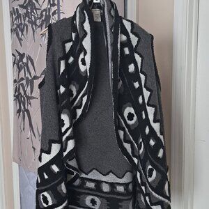 Max Studios One Size Sleeveless Sweater Vest Knit Contour Wrap Cape Black Gray